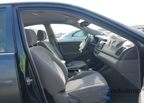 2003 Toyota Camry Le z USA, uszkodzony, nr VIN 4T1BF32K13U554339